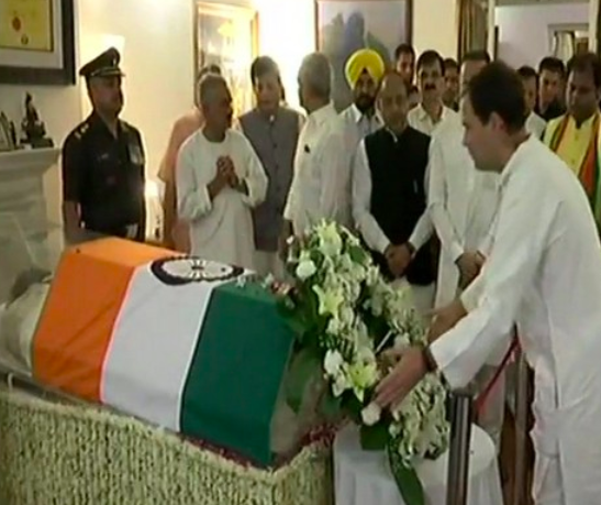 Rahul Gandhi pays tribute to Atal Bihari Vajpayee at his residence ...