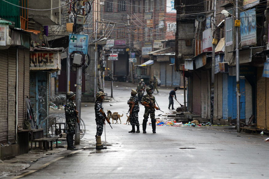 Pakistan Approaches Facebook, Twitter Over Suspension of Accounts Posting about Kashmir