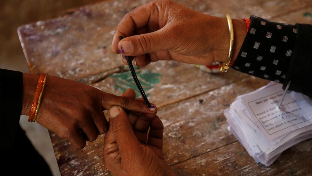 Maharashtra Election 2019 Voting LIVE Updates: In Parli seat, estranged cousins Pankaja, Dhananjay Munde locked in pitched battle – Firstpost