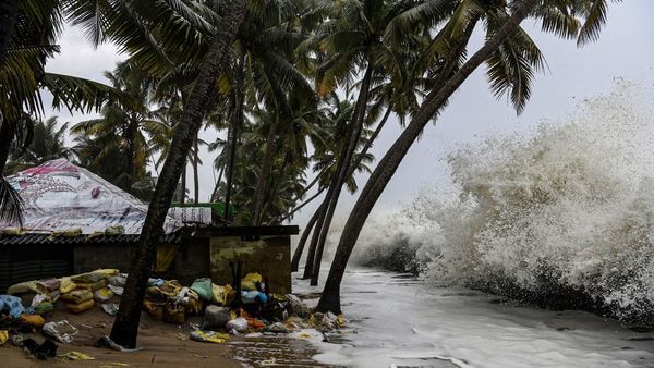 Heavy rains in Maharashtra, Goa in next 24 hours as Cyclone Maha to intensify