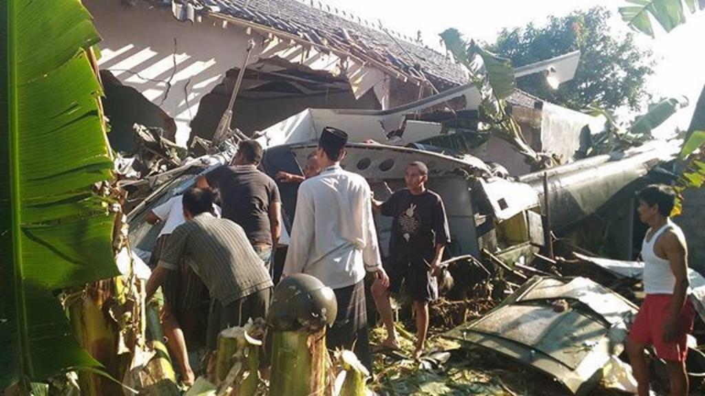 Indonesian army helicopter crashes, 3 dead: Report | IndSamachar